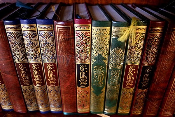 Algerian PM Signs Regulations on Importing of Quran Copies