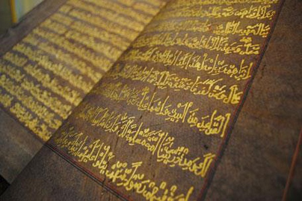 Rare Handwritten Quran on Display at World Heritage Week in Kashmir