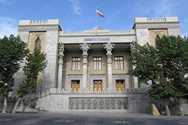 طهران تدین إقامة علاقات دبلوماسية بین أبوظبي وتل أبيب