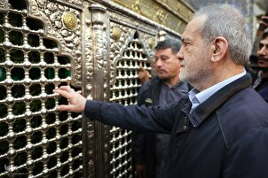 Anwesenheit des Präsidenten im Heiligtum der edlen Masoumeh und Treffen mit den Geistlichen während seiner Reise nach Qom