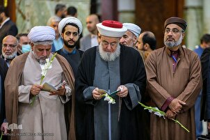 Islamic Unity Conference Participants Pay Tribute to Late Imam Khomeini