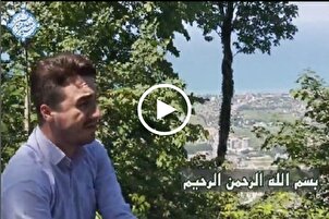 Iranian Qari Recites Verses from Surah Al-Qamar in Nature