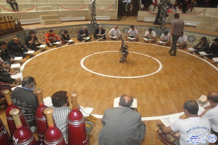در حال تکمیل اجرای ورزش در سایه قرآن و عترت در زورخانه فاتح خیبر