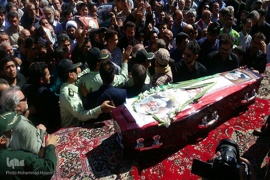 پیکر پدر شعر انقلاب در خاک آرام گرفت پیکر پدر شعر انقلاب در خاک آرام گرفت