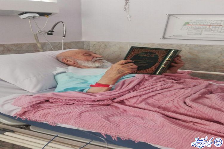 عیادت جمعی از علمای دینی و مسئولان کشوری از آیت الله علوی شریعتمدار در مشهد عیادت جمعی از علمای دینی و مسئولان کشوری از آیت الله علوی شریعتمدار در مشهد