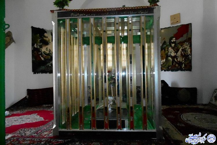 یک صحرا و بقعهای در دل تاریکی/ برنامههایی که در زیر نور لرزان موتور برق اجرا میشود یک صحرا و بقعهای در دل تاریکی/ برنامههایی که در زیر نور لرزان موتور برق اجرا میشود