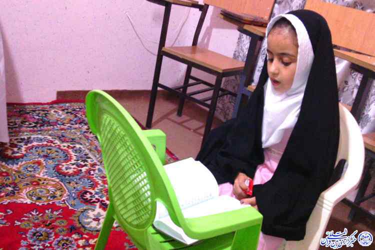 تدریس قرآن با صبوری وعشق به کودکان