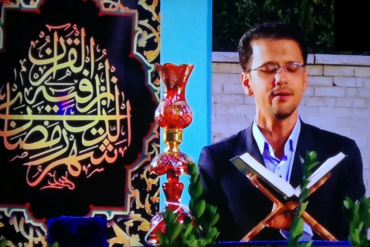 آیاتی از سوره «فرقان» باصدای یاسر پارسایی‌راد