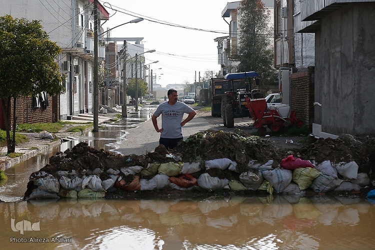 توزیع 10 هزار بسته معیشتی در مناطق سیل‌زده سیستان و بلوچستان