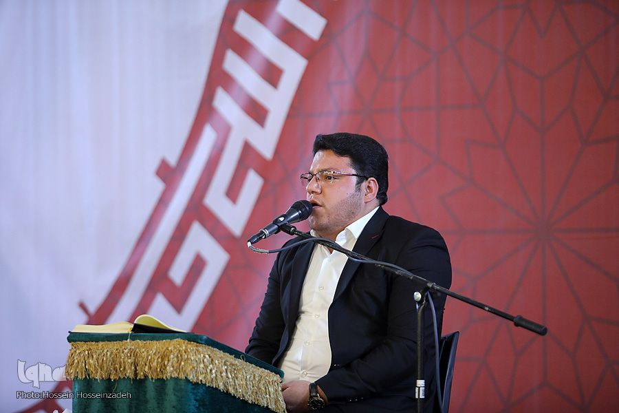 تلاوت اذانگاهی حامد علیزاده در حرم رضوی