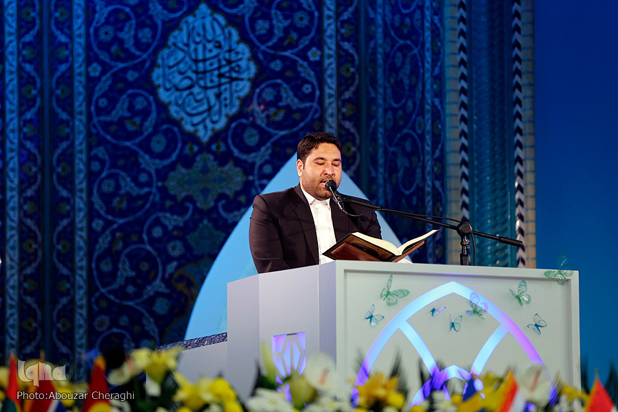 تلاوت مختار دهقان از سوره &laquo;ضحی&raquo; و &laquo;انشراح&raquo;