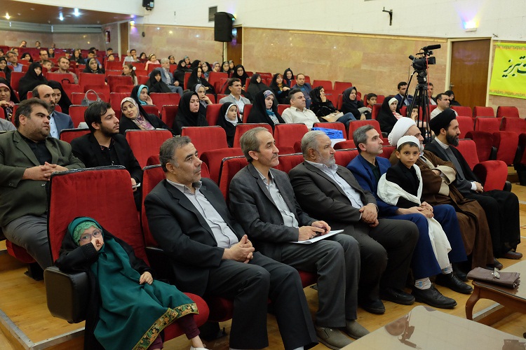 گزارش ایکنا از محفل انس با قرآن در پالایشگاه نفت تبریز
