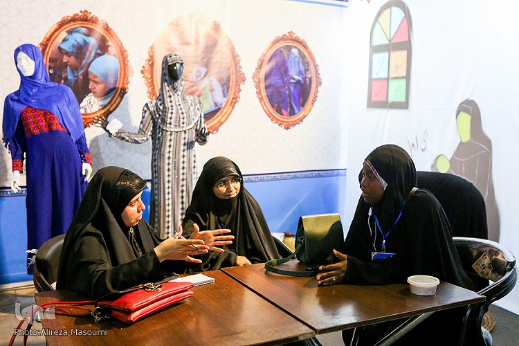 رسم متفاوت مسلمانان گینه در افطاری دادن