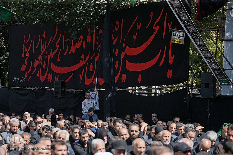 محرم آمد تا ما را عاشق‌تر کند