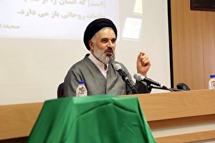 حصول مقام مقربین منحصر به معصومین(ع) نیست / راهی که برای همگان باز است