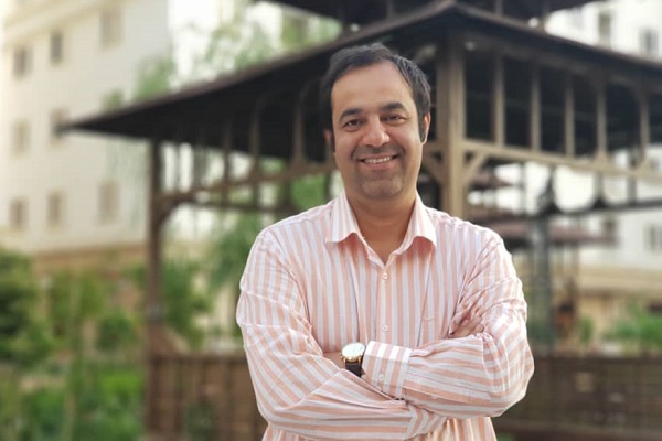 پزشکی که ثانیه‌های زندگی را برای حفظ قرآن و سعدی‌پژوهی غنیمت شمرد/ نسل جوان را رها نکنیم