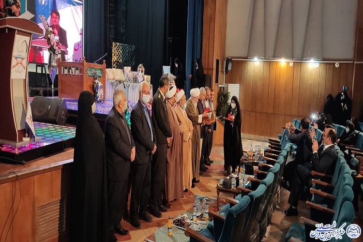 مراسم تجلیل و نکوداشت یکصد حافظ کل قرآن کریم در کاشمر برگزار شد