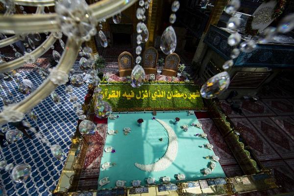 تزئین صحن مطهر حرم حضرت عباس (ع) با فرشی از گل به مناسبت ماه مبارک رمضان + عکس