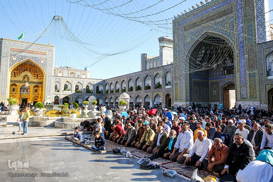 اقامه نماز عید سعید فطر در حرم مطهر رضوی