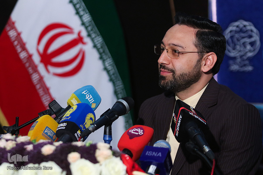 دهه کرامت مردم را به سرنوشت&zwnj; خود با حضور در انتخابات امیدوار می&zwnj;کند