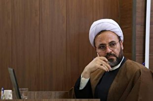 بیان مناقب امام حسین(ع) در مداحی‌ها کمرنگ است/ مقابله فرهادمیرزا با تحریفات عاشورا