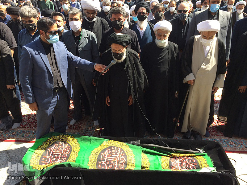 پیکر علامه محمدرضا حکیمی در حرم رضوی آرام گرفت