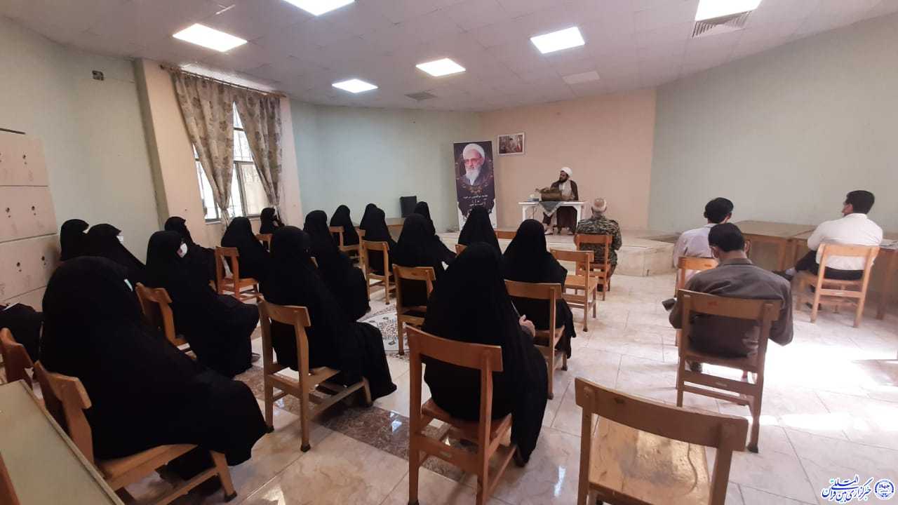 علامه حسن&zwnj;زاده آملی سیر و سلوک عرفانی را جدای از زندگی نمی&zwnj;دانست