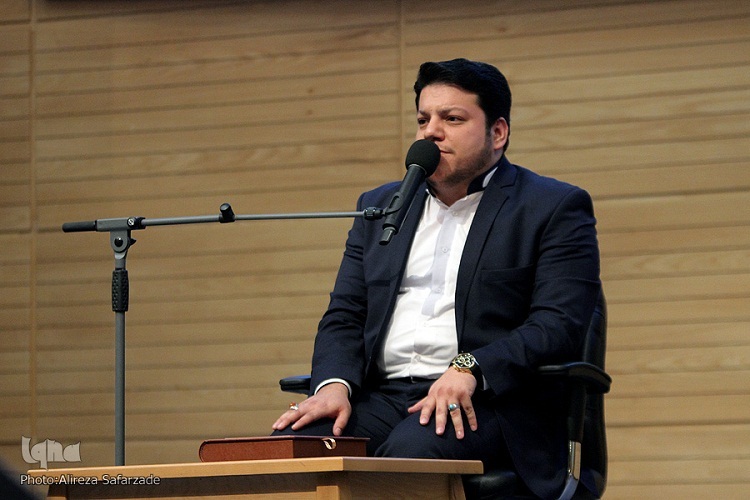 تلاوت حامد علیزاده از سوره‌های «انسان» و «کوثر»