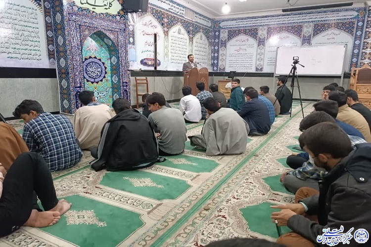 محمد فیض عارفی رییس اداره کتابخانه‌های عمومی کاشمر