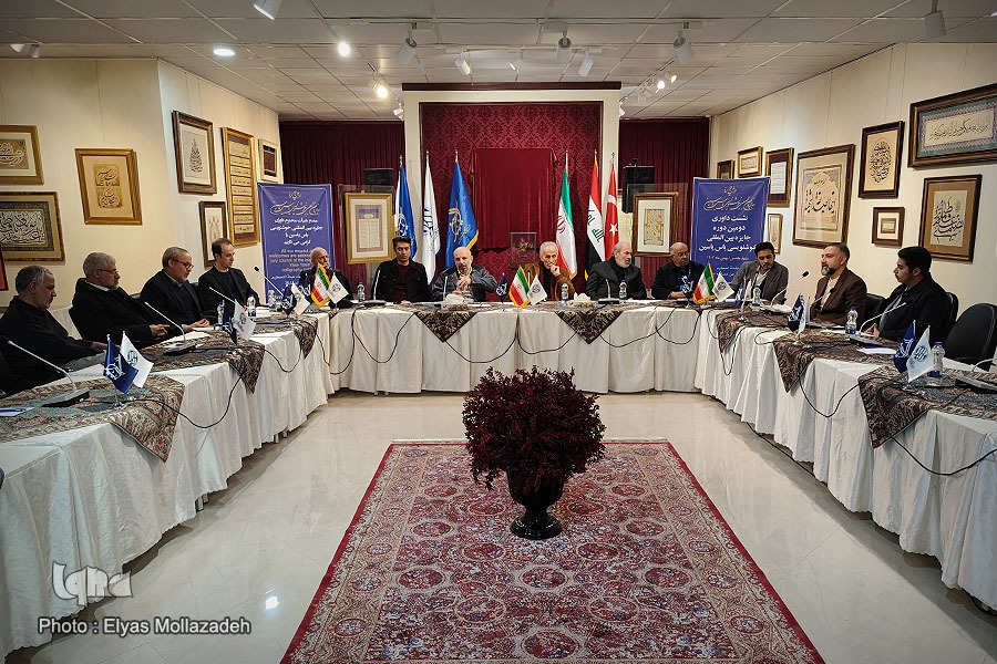 فیلم | نشست مرحله داوری آثار خوشنویسی دومین جایزه بین‌المللی خوشنویسی «یاس‌یاسین»