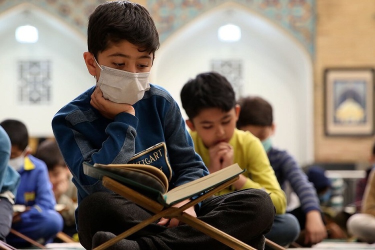 ترتیل‌خوانی نوجوانان در حرم مطهر رضوی