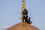 عکس | آیین تعویض پرچم گنبد حرم مطهر رضوی