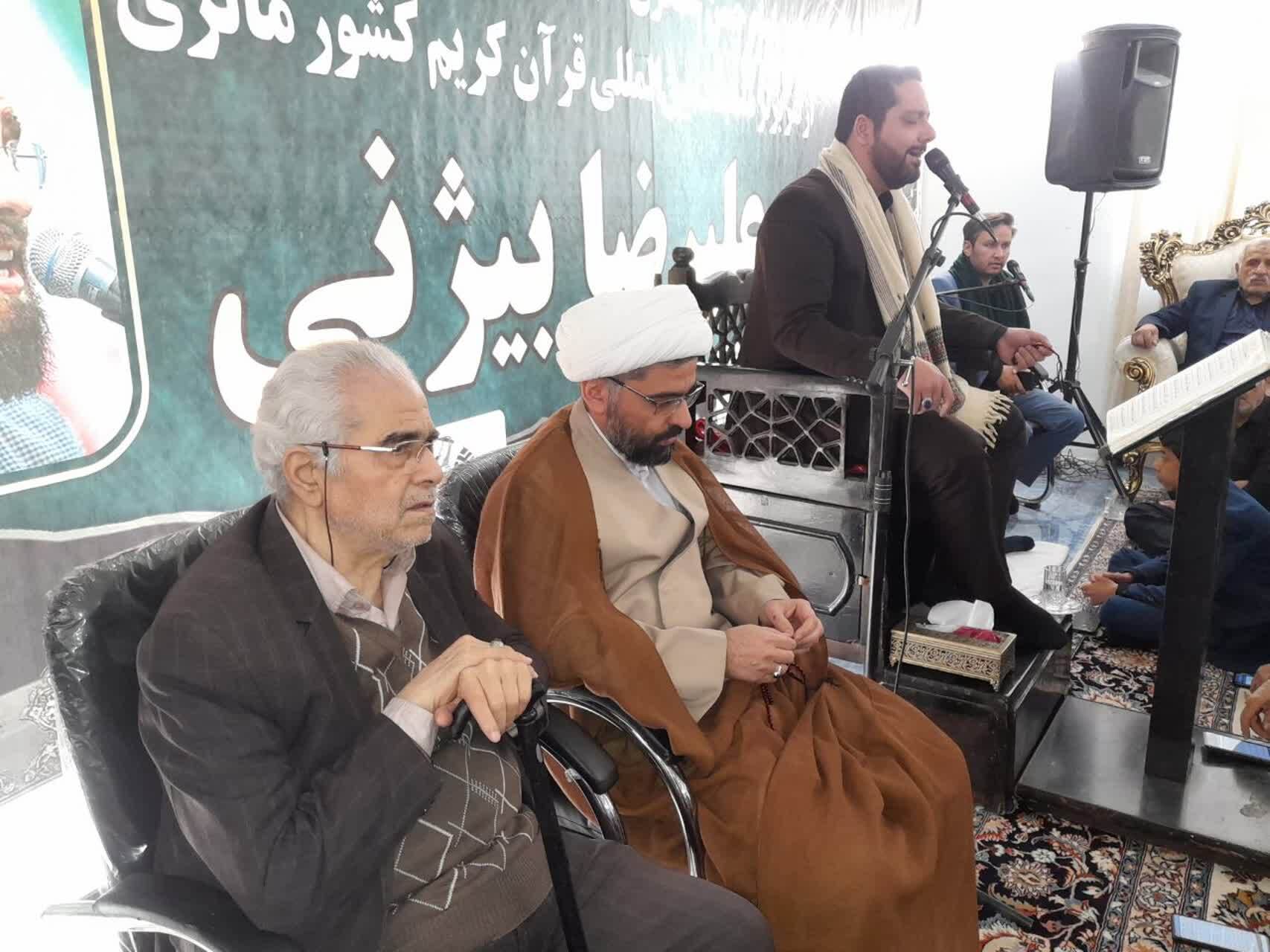 تجلیل از قاری برتر مسابقات بین‌المللی قرآن کریم کشور مالزی در مشهد