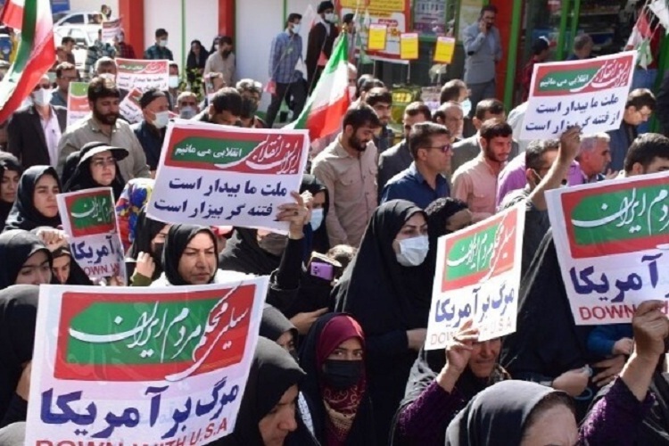 حضور مردم در راهپیمایی ضداستکباری ۱۳ آبان در مشهد