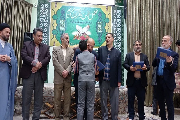 تجلیل از استعدادهای قرآنی در آیین اختتامیه مجمع قرآنی «نور» مشهد