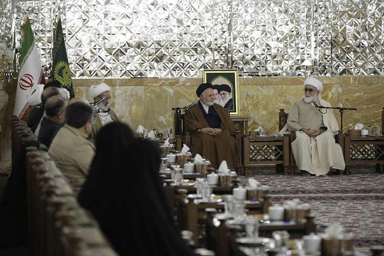 آیت‌الله احمد مروی، تولیت آستان قدس رضوی، در دیدار با اعضای شورای هماهنگی تبلیغات خراسان رضوی و ستاد دهه فجر