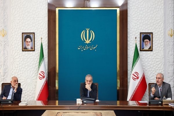 تأکید پزشکیان بر تشکیل کنسرسیوم تولید انرژی خورشیدی