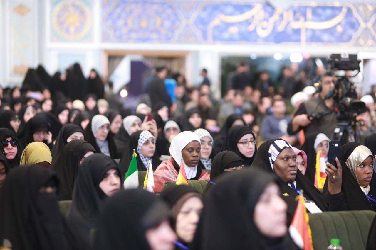 مراسم افتتاحیه مسابقات بینالمللی قرآن ایران در جوار حرم رضوی آغاز شد مراسم افتتاحیه مسابقات بینالمللی قرآن ایران در جوار حرم رضوی آغاز شد