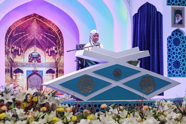 رقابت بانوان در سومین روز مسابقات بینالمللی قرآن در مشهد برگزار میشود رقابت بانوان در سومین روز مسابقات بینالمللی قرآن در مشهد برگزار میشود
