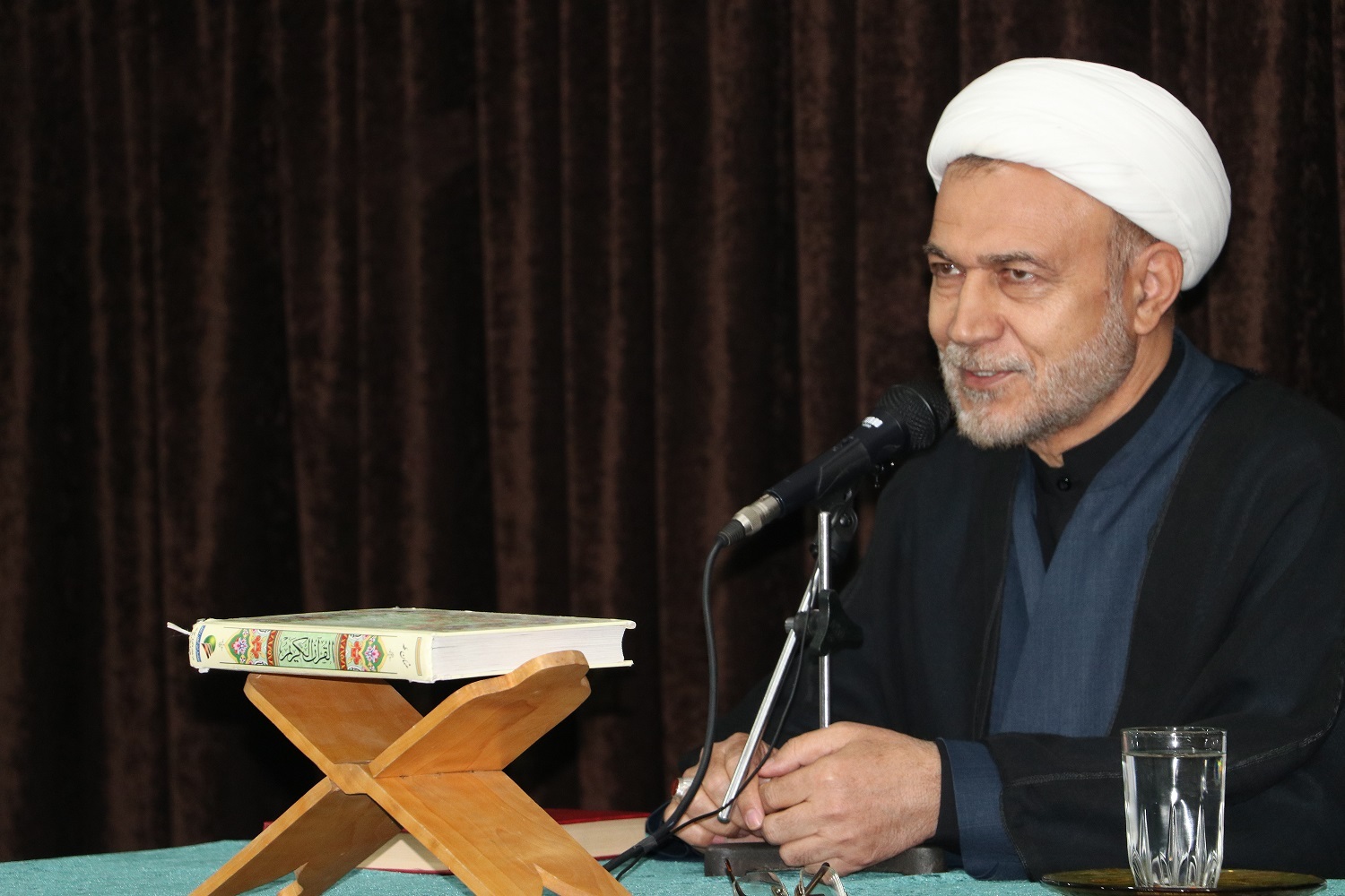 حجتالاسلام علی مدبر اسلامی، مدیر پژوهشکده قرآن و عترت و ناظر علمی تنظیم و تدوین تفسیر تسنیم حجتالاسلام علی مدبر اسلامی، مدیر پژوهشکده قرآن و عترت و ناظر علمی تنظیم و تدوین تفسیر تسنیم