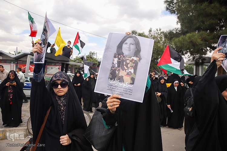 مراسم تجمع اعتراضآمیز دانشجویان خراسان رضوی در دفاع از دانشجویان حقطلب دانشگاههای آمریکا در مقابل دانشگاه فردوسی مشهد مراسم تجمع اعتراضآمیز دانشجویان خراسان رضوی در دفاع از دانشجویان حقطلب دانشگاههای آمریکا در مقابل دانشگاه فردوسی مشهد