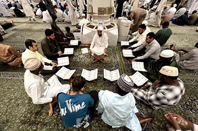 تصاویر برگزاری محافل کاروان قرآنی «نور» در سرزمین وحی