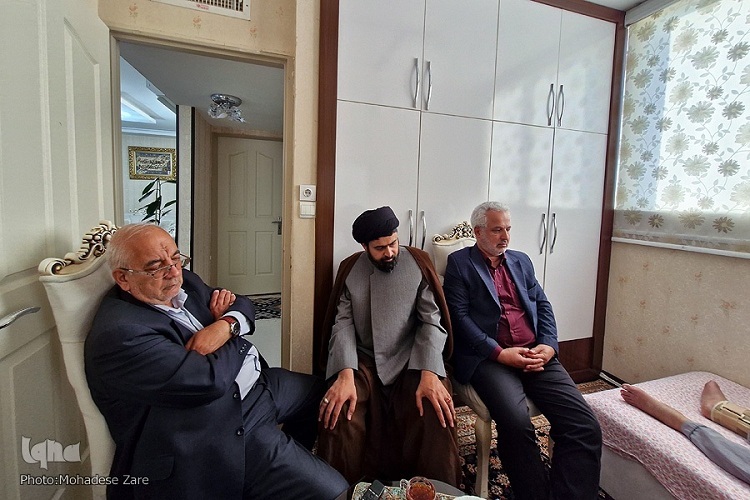 عیادت رئیس شورای شهر مشهد، جمعی از فعالان قرآنی و خبرنگاران از استاد وحید مجتهدزاده
