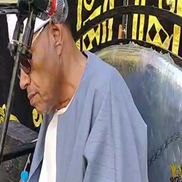 پاسخ قاری مصری به تماس تلفنی در حین اجرا جنجال‌برانگیز شد