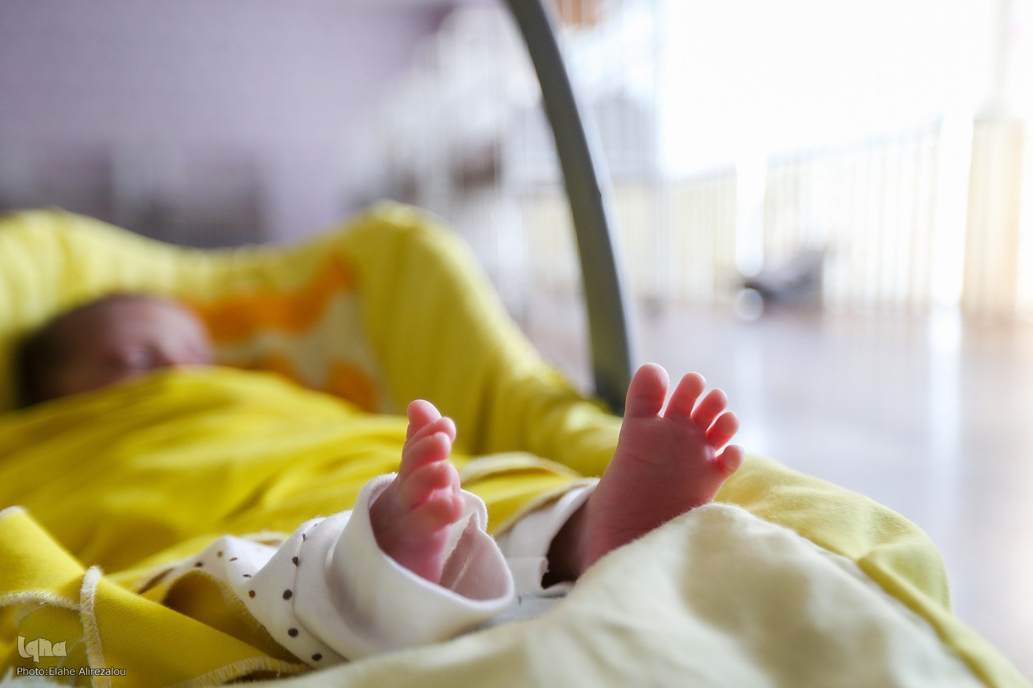 چرا به کودک شیرخوار نباید غذای سفره داد