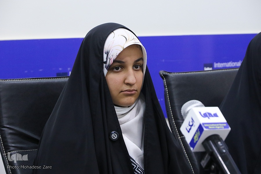 دانش آموز قرآنی دانش آموز قرآنی