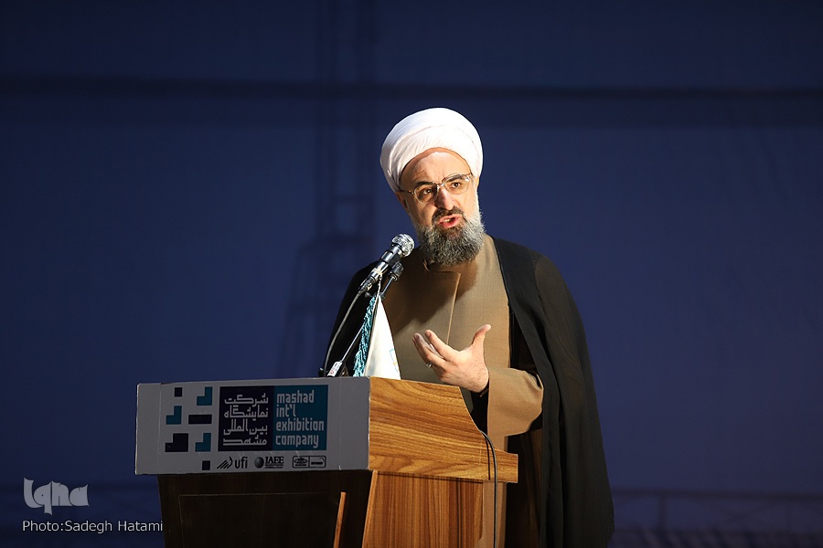 حجت‌الاسلام والمسلمین حسین طاهری،  رئیس ستاد امر به معروف و نهی از منکر کشور