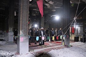 مسجدی که سوخت ولی نماز جماعت آن خاموش نشد