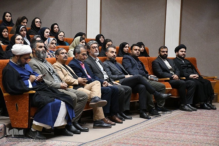 رونمایی از آلبوم شاه خراسان به مناسبت ولادت امام رضا(ع) رونمایی از آلبوم شاه خراسان به مناسبت ولادت امام رضا(ع)