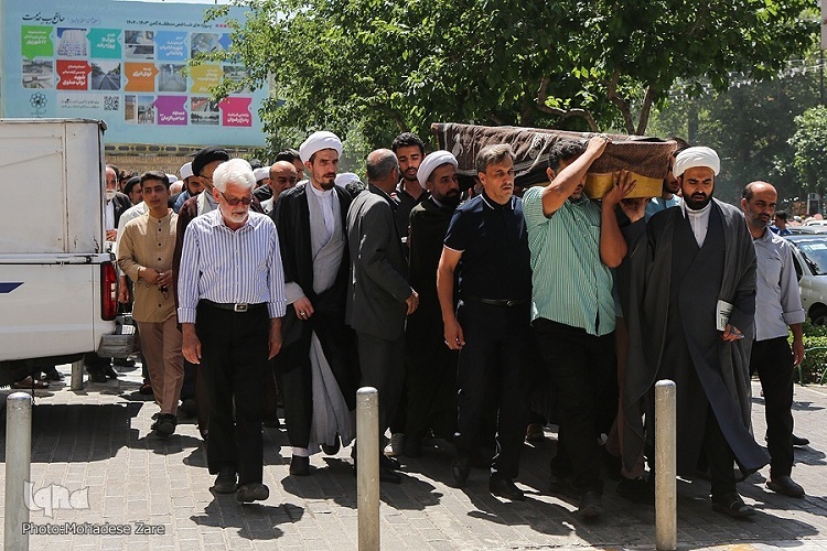 مراسم تشییع و تدفین پیکر استاد محمدحسین حشمت‌پور در مشهد برگزار شد